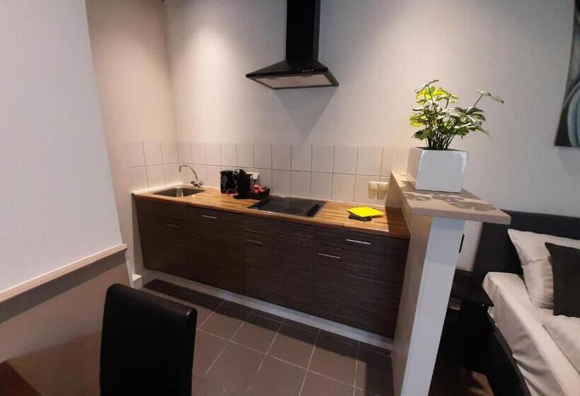 住宿加早餐  De Vier Linden