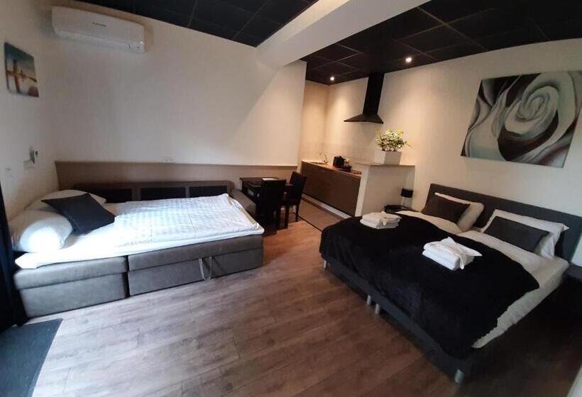 住宿加早餐  De Vier Linden