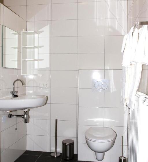 住宿加早餐  De Vier Linden