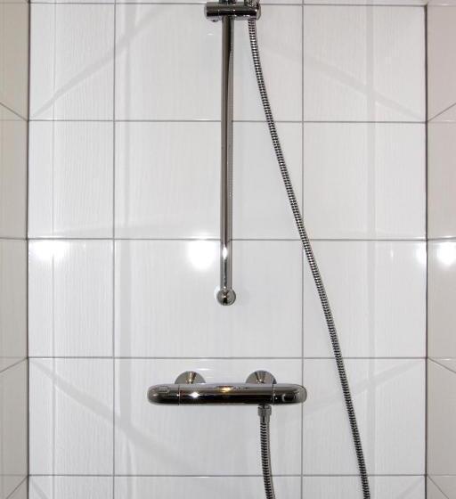 住宿加早餐  De Vier Linden