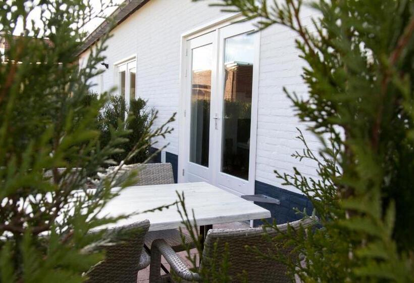 住宿加早餐  De Vier Linden