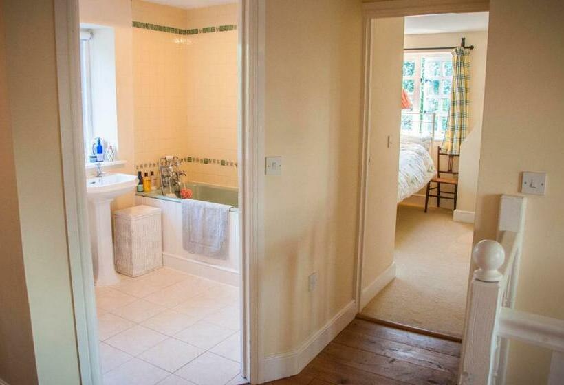 مبيت وإفطار Milton Farm