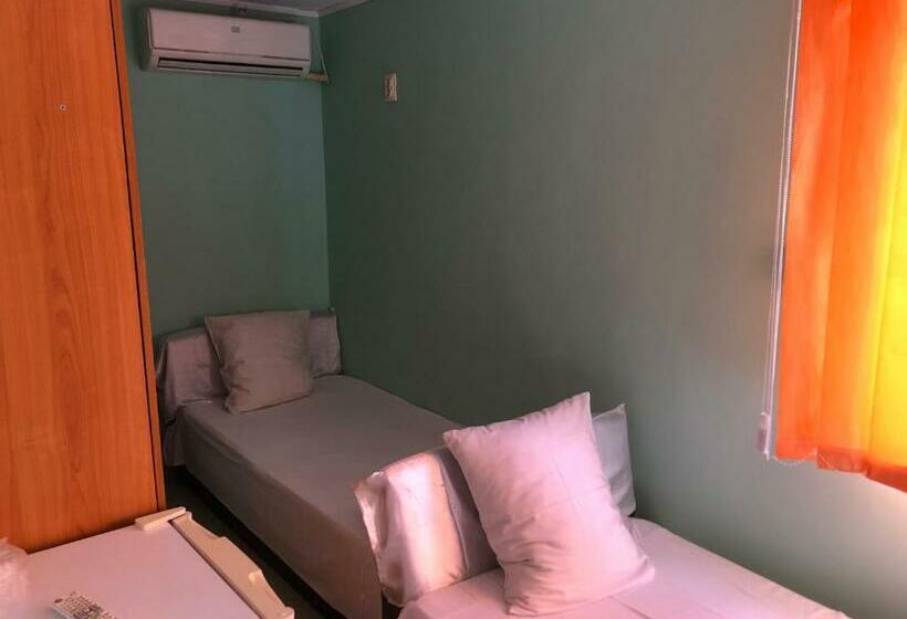 בית מלון כפרי Continental