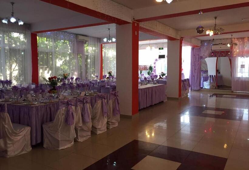 בית מלון כפרי Continental