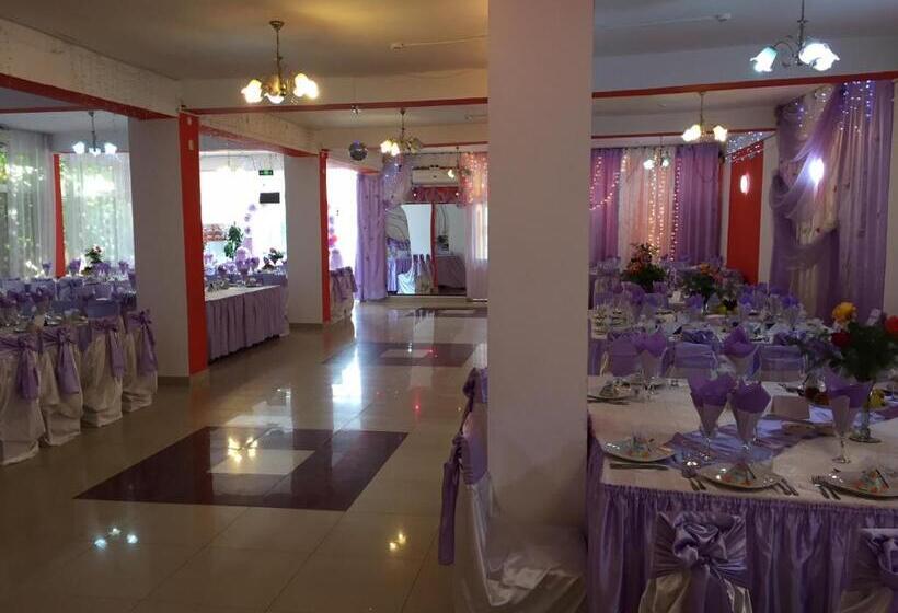 בית מלון כפרי Continental