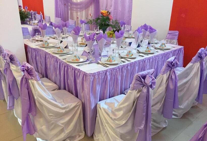 בית מלון כפרי Continental