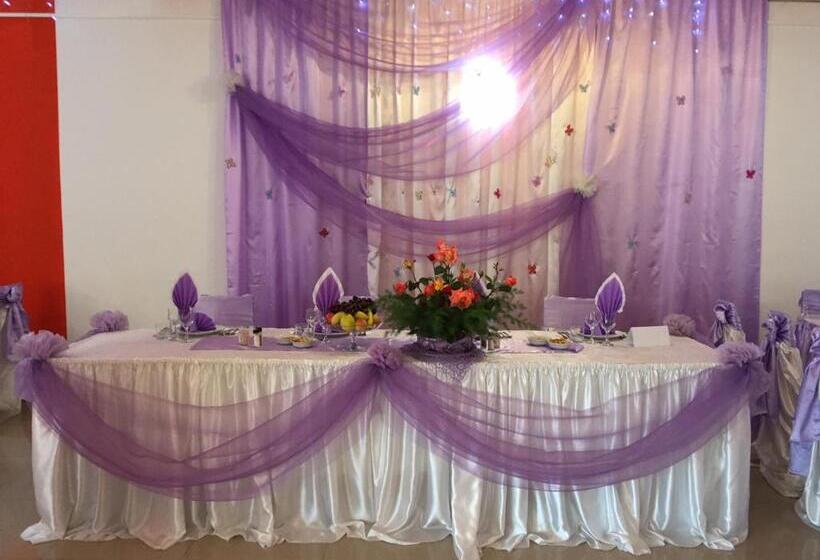 בית מלון כפרי Continental