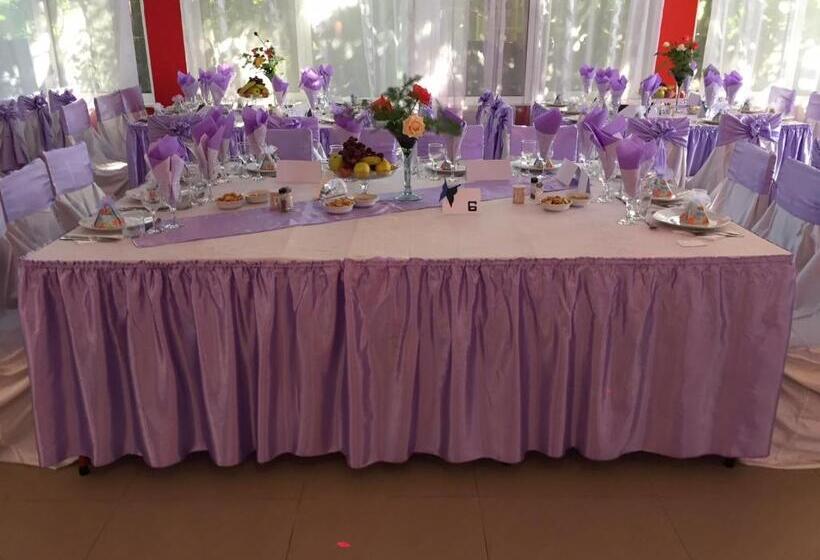 בית מלון כפרי Continental