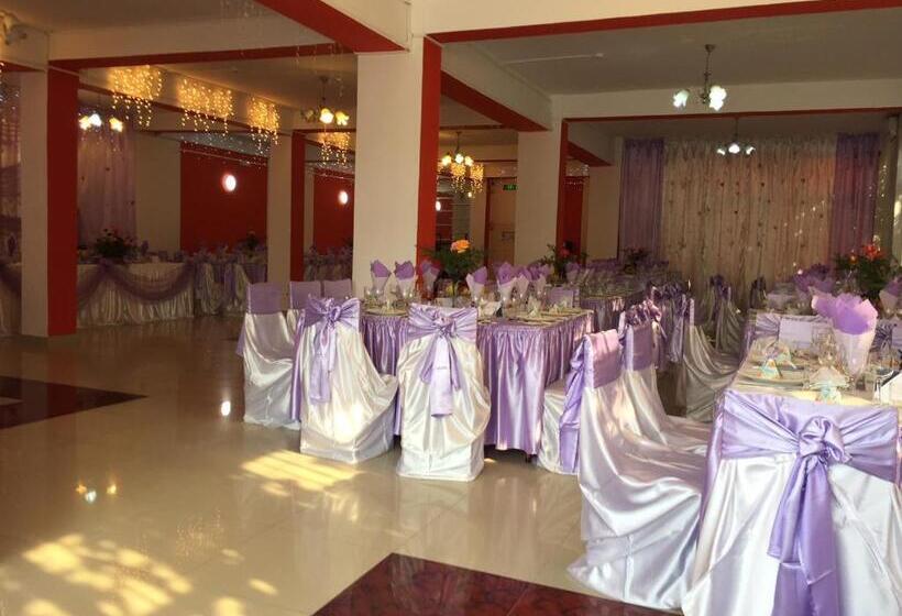 בית מלון כפרי Continental