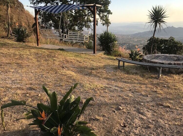 Отель El Mirador Y Jardin