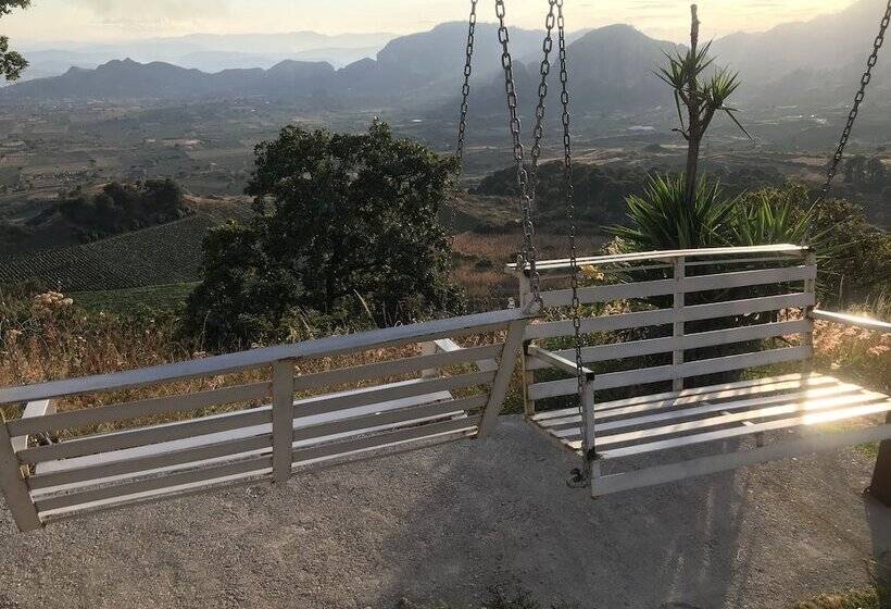 Отель El Mirador Y Jardin