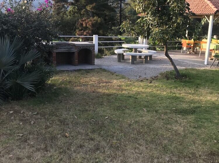 Отель El Mirador Y Jardin