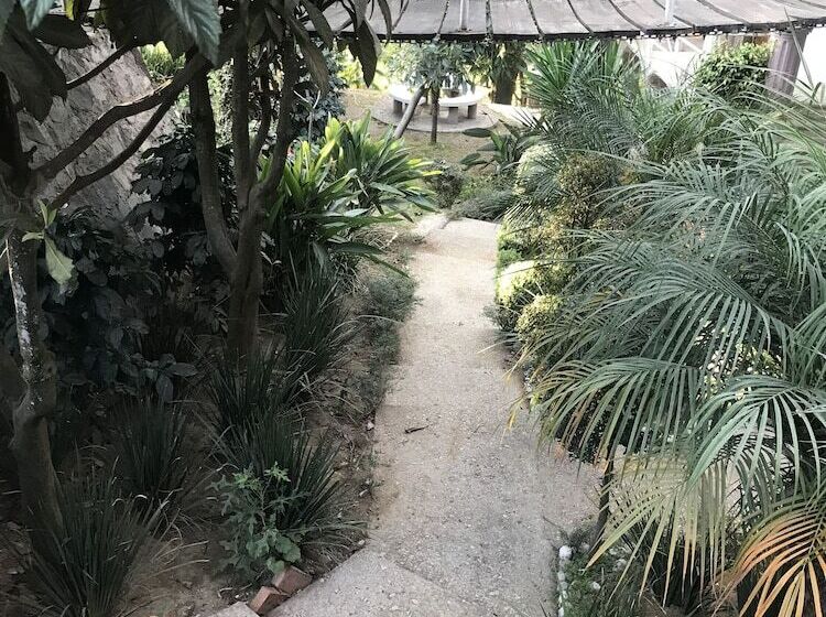 Отель El Mirador Y Jardin