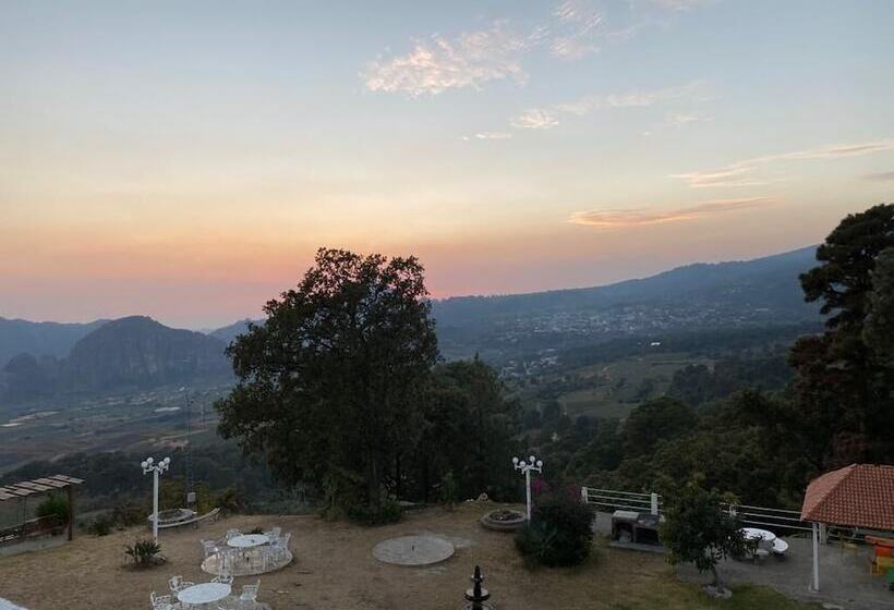 Отель El Mirador Y Jardin