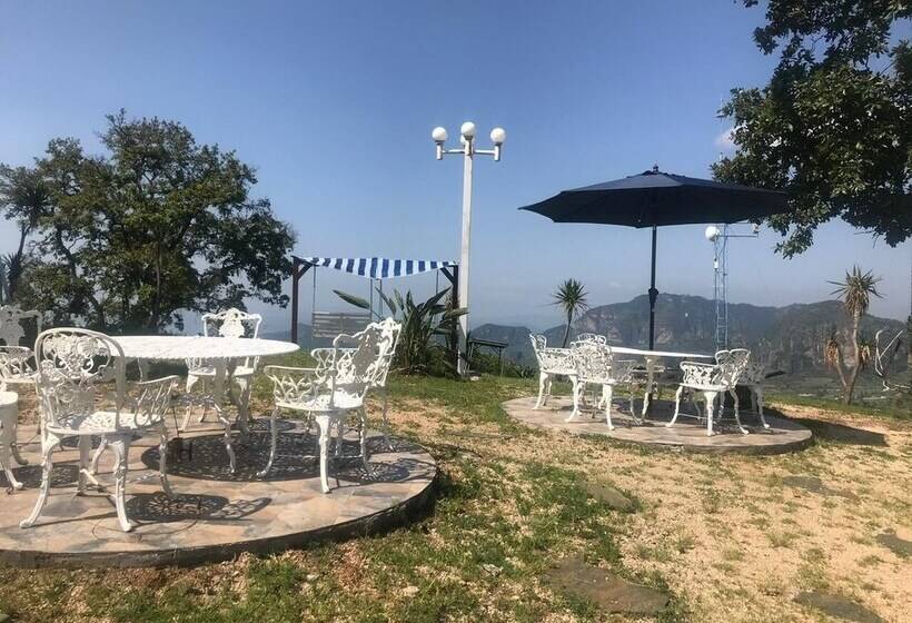 Отель El Mirador Y Jardin