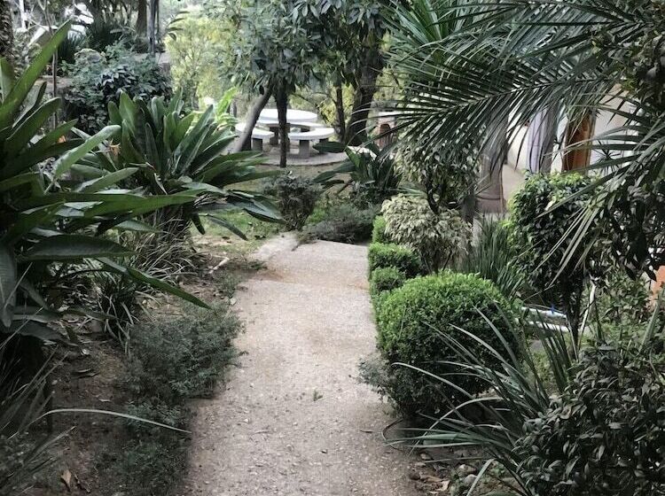 Отель El Mirador Y Jardin