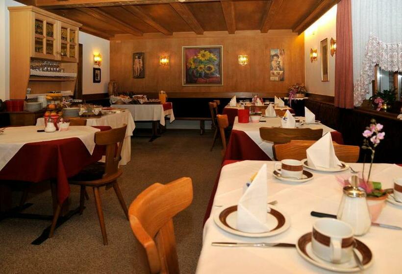 فندق Garni Halali