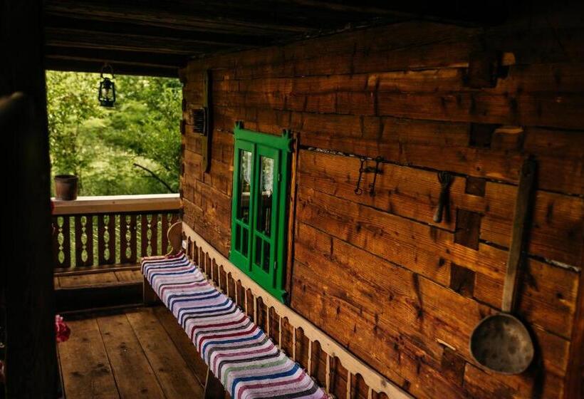 هتل Pajisti Verzi / Green Meadows Guest House