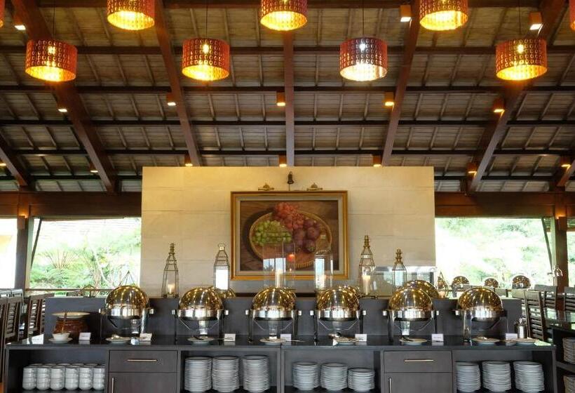 בית מלון כפרי The Grand Hill Resort