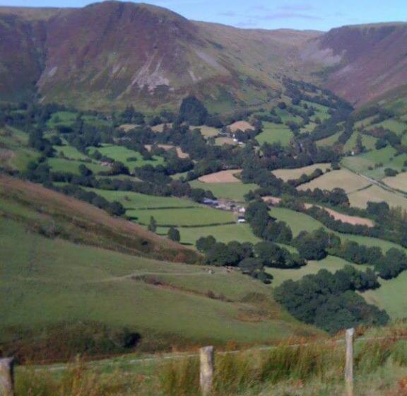 בית מלון כפרי Ty Nant Cafn