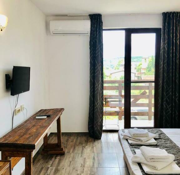 هتل Villa Adrian