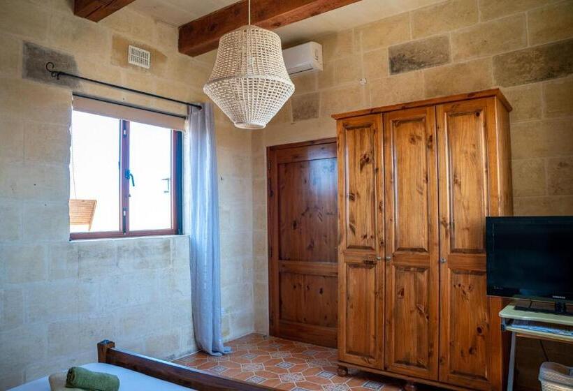Laremi Gozo B&b