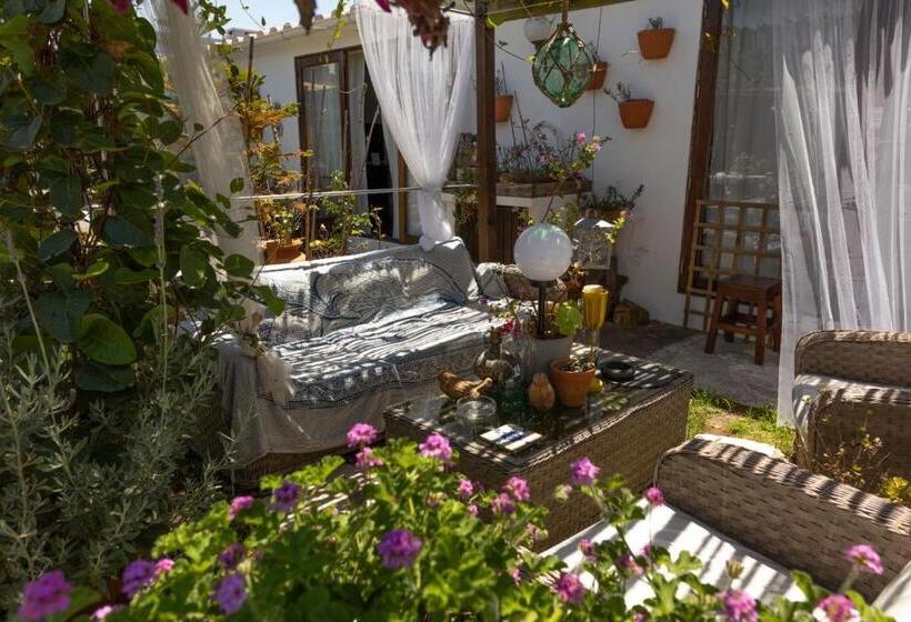 Пансион Beach House Babylon Guest House With Kitchenette And Garden