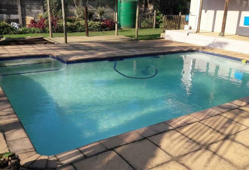 פנסיון Jacaranda Guesthouse