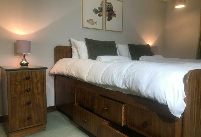 פנסיון Macaulay Farm Lodge