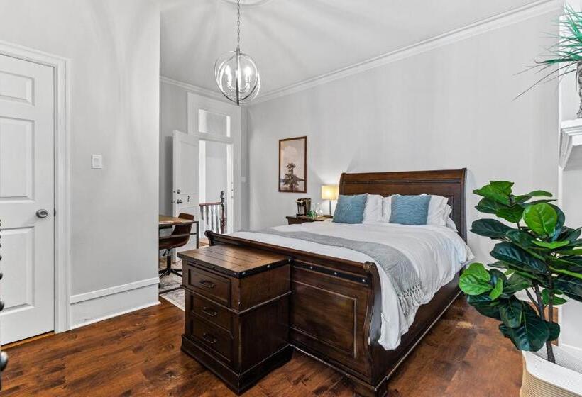 Пансион Mckay Manor On Duckworth