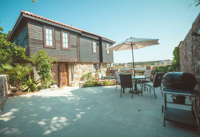 ペンション The Greek House