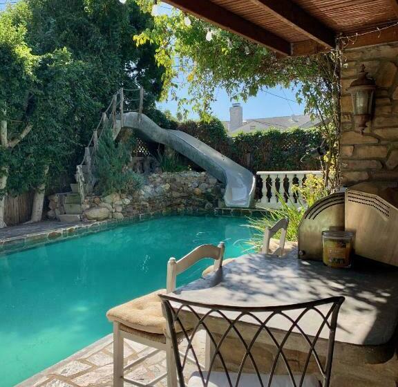 بنسيون Under The Tuscan Sun Cottage In West Los Angeles