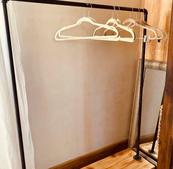 بنسيون Under The Tuscan Sun Cottage In West Los Angeles