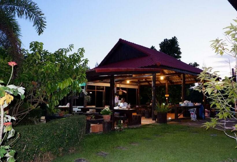 Курорт Baan Maikhiangphu Wang Nam Khiao