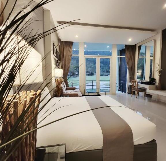 リゾートホテル The Midst@ Royal Hills Nakornayok