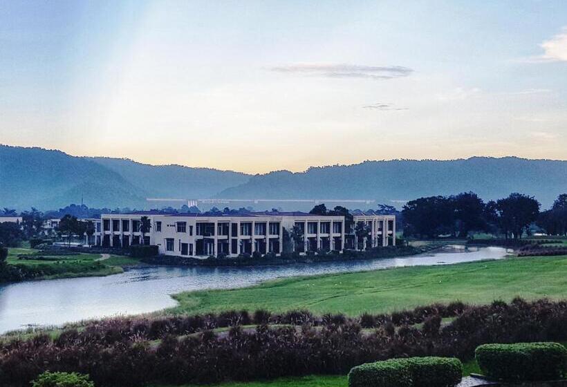 リゾートホテル The Midst@ Royal Hills Nakornayok