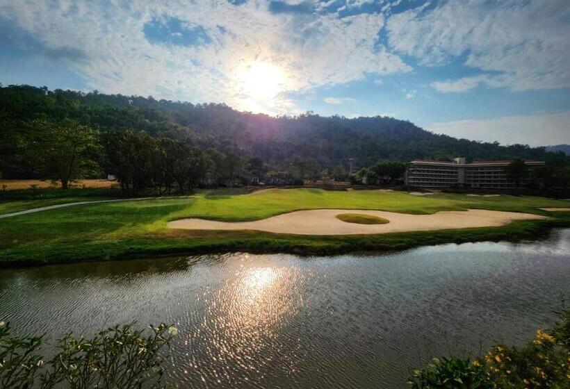 リゾートホテル The Midst@ Royal Hills Nakornayok