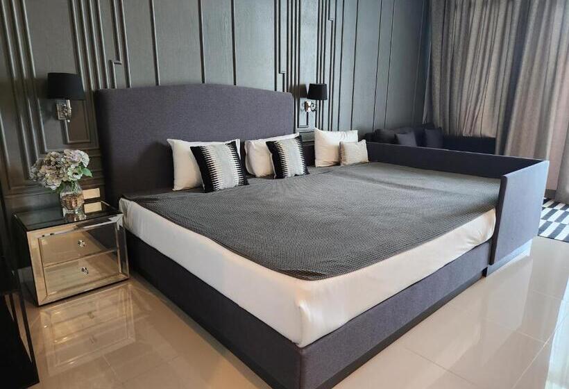 リゾートホテル The Midst@ Royal Hills Nakornayok