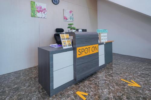 Spot On 89974 D Amigos Motel