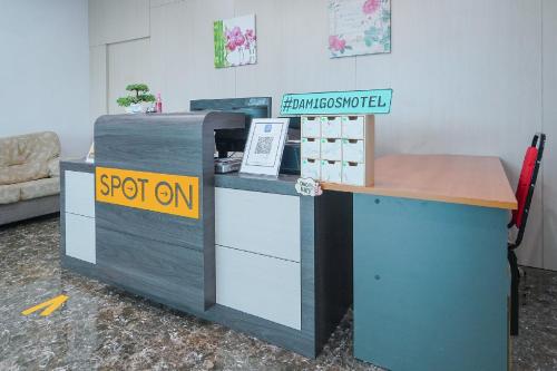 Spot On 89974 D Amigos Motel