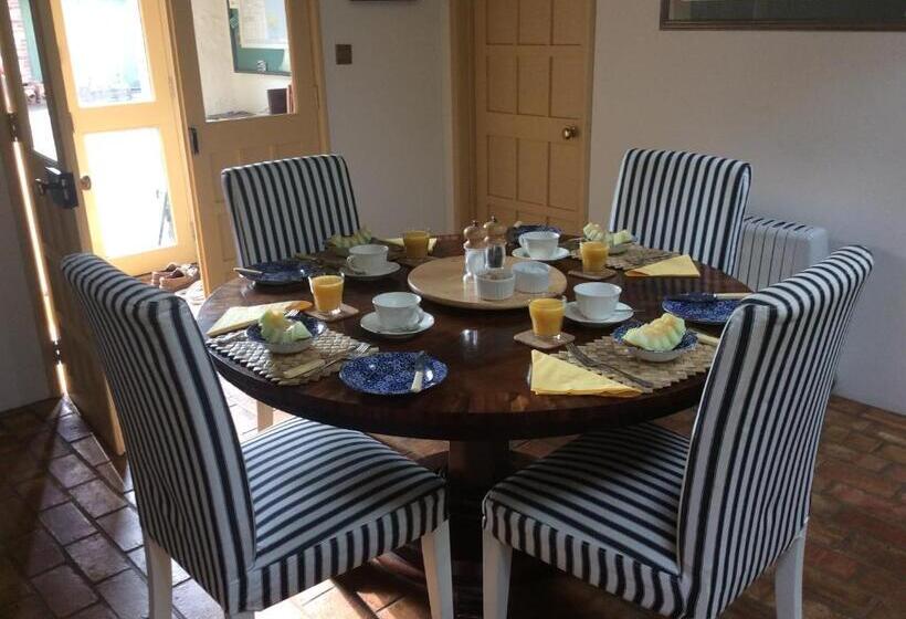 Top Parts Bed & Breakfast