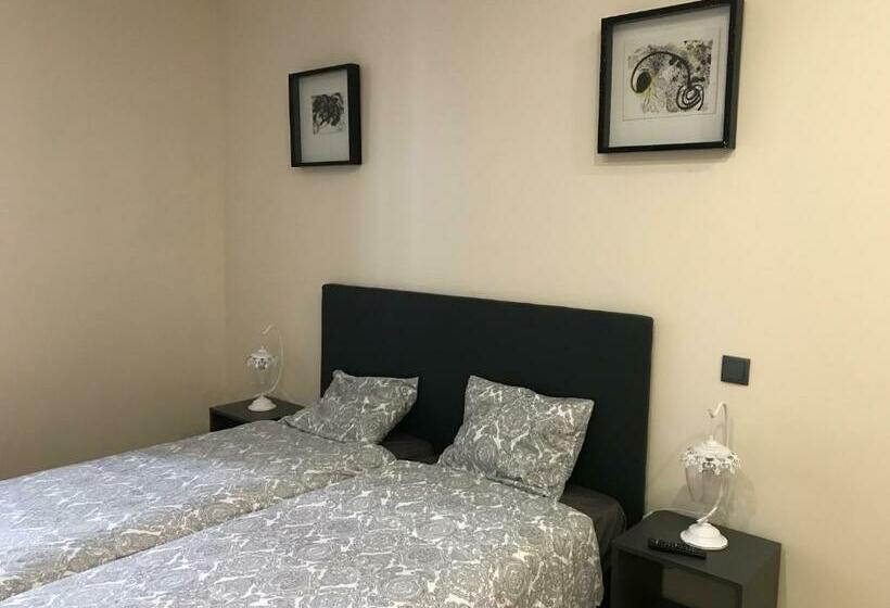 فندق صغير Wood Steel & Glass