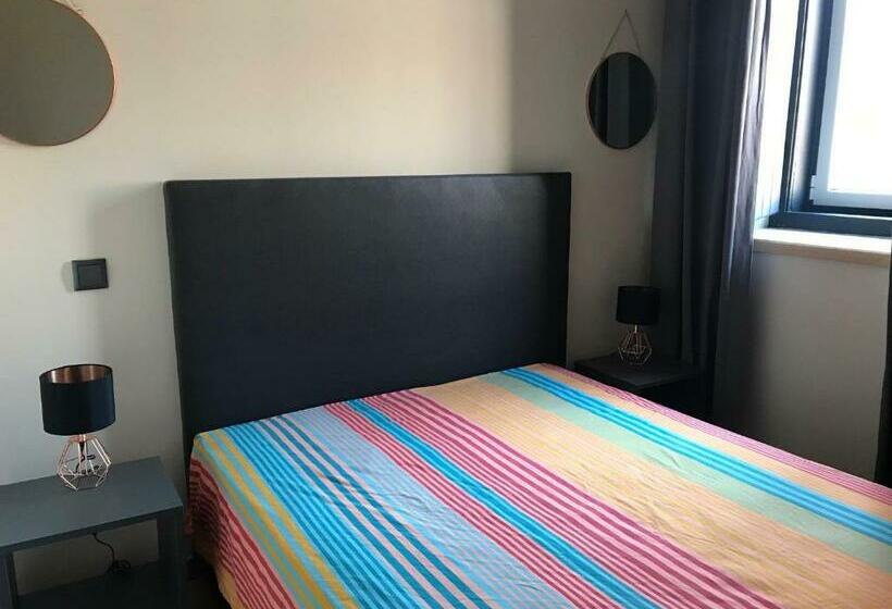 فندق صغير Wood Steel & Glass