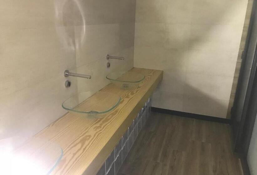 فندق صغير Wood Steel & Glass