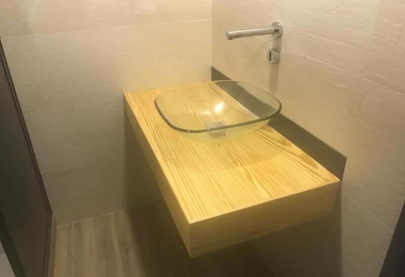 فندق صغير Wood Steel & Glass