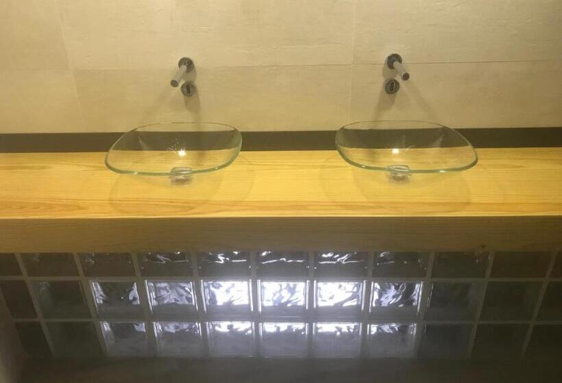 فندق صغير Wood Steel & Glass