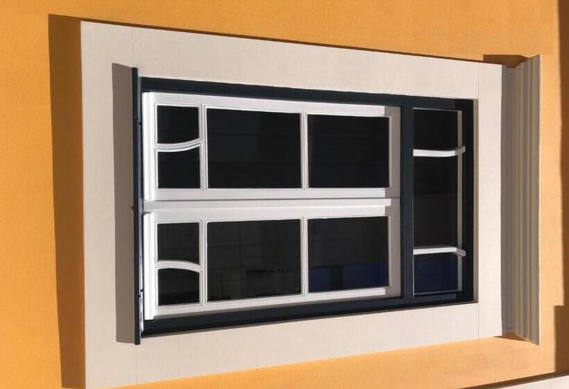 فندق صغير Wood Steel & Glass