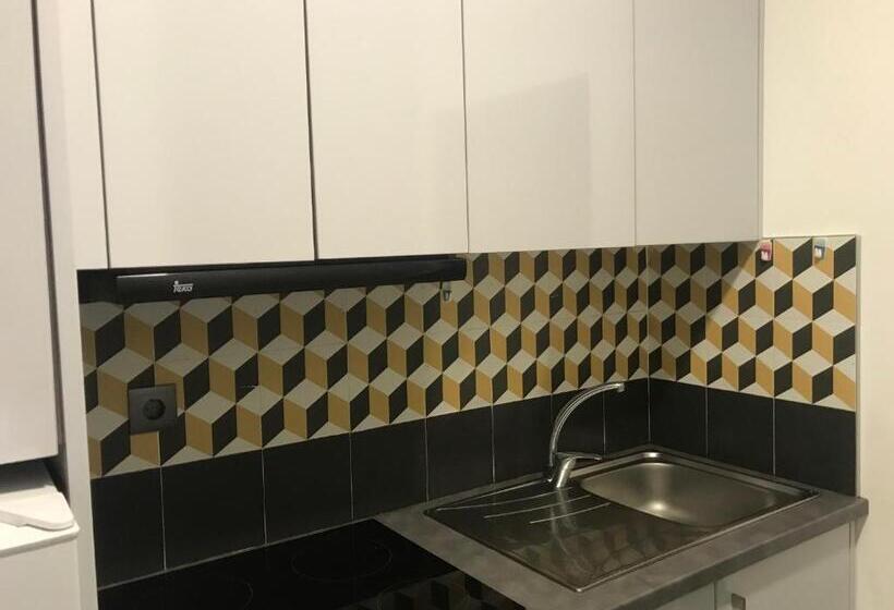 فندق صغير Wood Steel & Glass