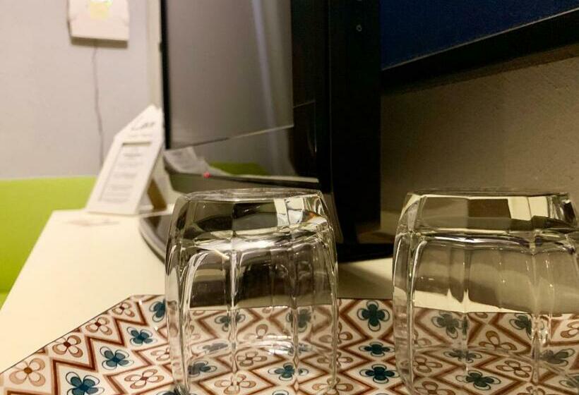 مبيت وإفطار Alex Room Airport