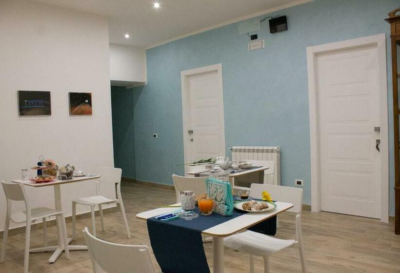 تختخواب و صبحانه Fanà